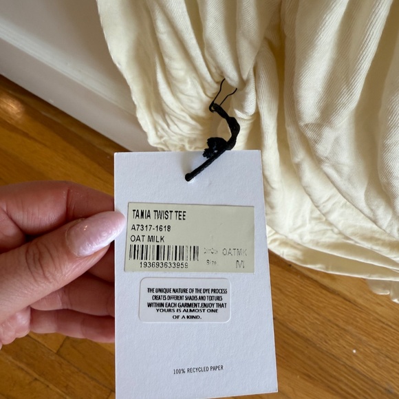 AGOLDE Tania Twist Tee - Picture 7 of 7